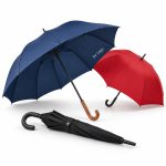 Drei Regenschirme als Werbeartikel mit Logo in verschiedenen Farben