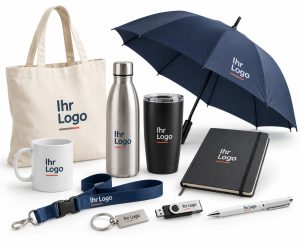 Verschiedene Werbeartikel in kleinen Mengen mit Logo, darunter Baumwolltasche, Tasse, Trinkflasche, Thermobecher, Regenschirm, Notizbuch, USB-Stick, Lanyard und Kugelschreiber
